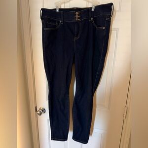 Torrid dark blue jegging women’s plus size 18 short